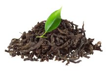 Black,Tea,With,Green,Leaf,Isolated,On,White,Background