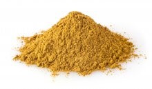Heap,Of,Curry,Powder,Isolated,On,White,Background